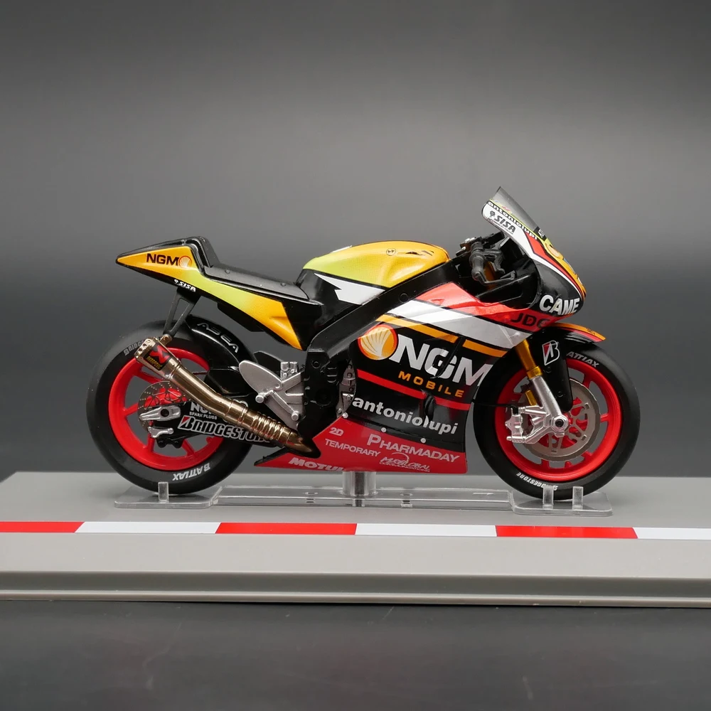 Diecast Ixo Scala 1:18 Moto GP 2014 YAMAHA YZZR -M1 Yamaha Auto da corsa a motore Giocattolo da collezione Regalo Souvenir Display Ornamento