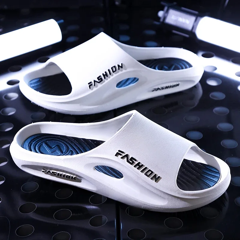 2025 جديد الرجال سميكة وحيد الصيف الشاطئ الشرائح الحمام المضادة للانزلاق النعال الصنادل الناعمة البساطة الترا ضوء إلكتروني الحذاء