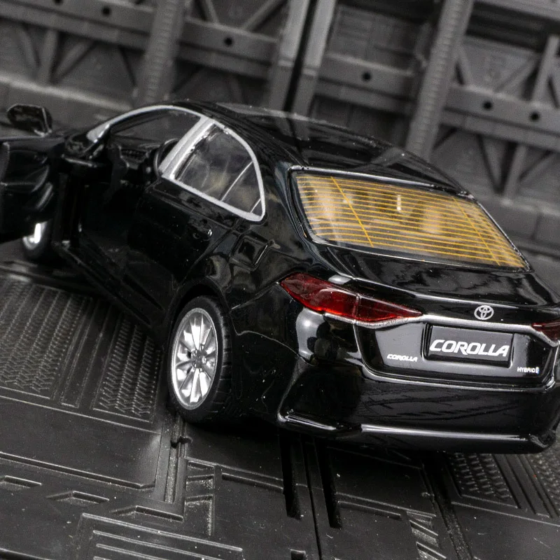 1:33 simulation Toyota Corolla alloy car model, doors can be opened has simulated sound and lighting functions, rich details view 3