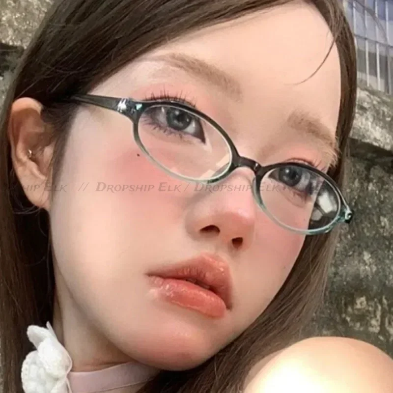 แว่นตาทรงรีย้อนยุคของผู้หญิงแว่นตาแก้วกรอบสีแดงสีเขียว Y2K ตกแต่งคอมพิวเตอร์แว่นตาป้องกันสีฟ้าขับรถริมทะเล