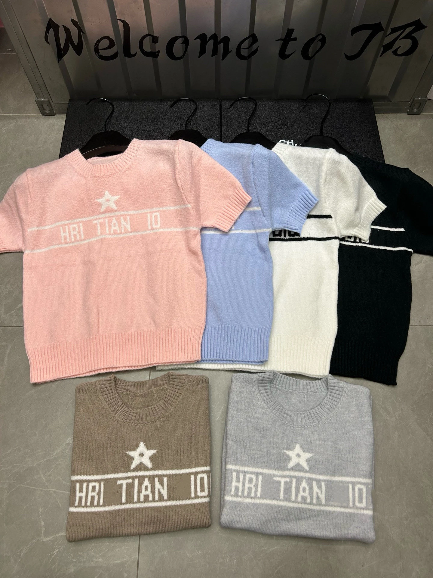 

2025 Autumn New Sle Women's Knitted Sweater round Ne ort Sve Embroidered Letter Five-pointed Star Pattern Top