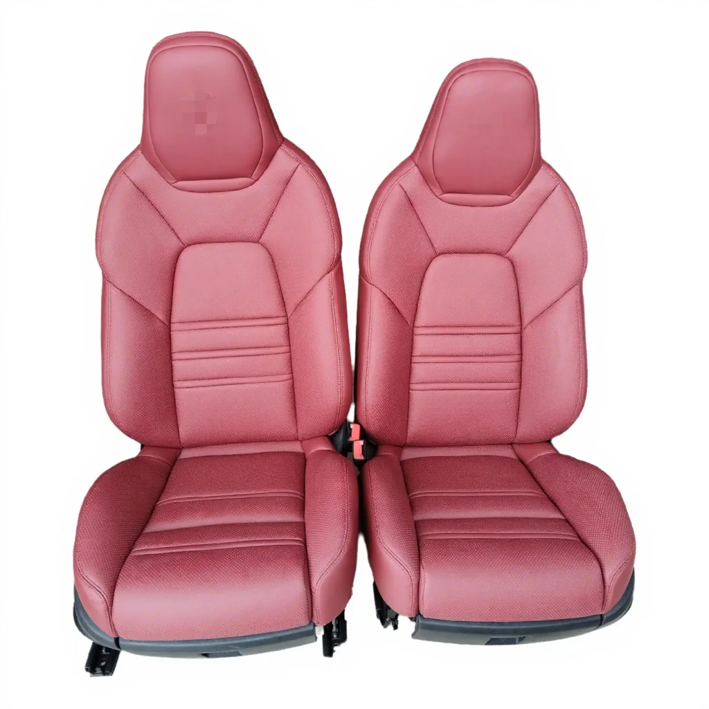 

The seats of the 911 have been modified and upgraded to the new style of GTS seat DOS