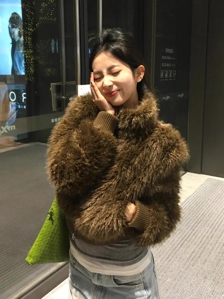 เสื้อแจ็คเก็ตขนเฟอร์เทียมแบบใหม่ รุ่นเมลานจ์ เป็นมิตรกับสิ่งแวดล้อม สำหรับผู้หญิง ทรงสั้น สไตล์เรโทร ใส่สบาย หนา อุ่น เหมาะสำหรับฤดูหนาว เสื้อครอปท็อปขนเฟอร์ สไตล์ Y2K  เสื้อโค้ทขนเฟอร์สุดฮิต