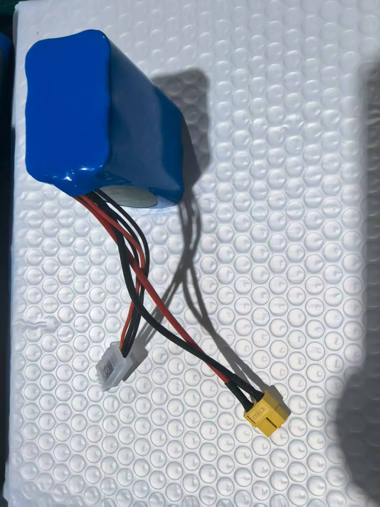 

3S 11.1V 4.0Ah 4000mah 10C rate lithium-ion battery, suitable for drones/helicopters/model aircraft/remote control cars