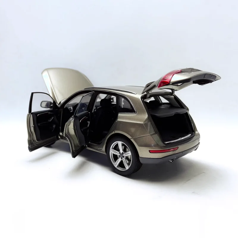 كيوشو دييكاست 1:18 مقياس Q5 SUV سبيكة سيارة نموذج مجموعة كلاسيكية تذكارية عرض ثابت الحلي هدية عيد