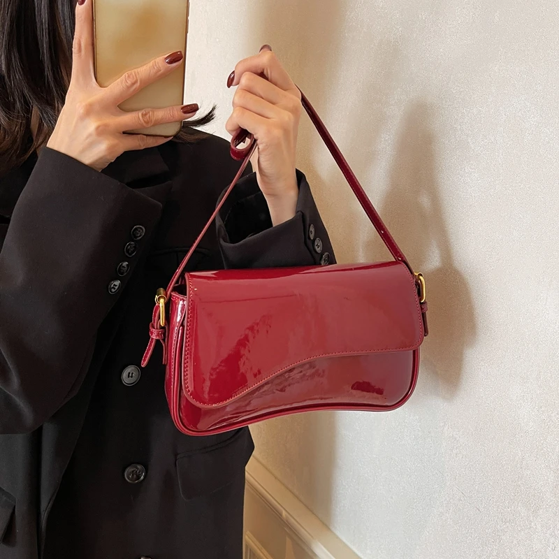 

High End Red Small Bag for Women 2024 Autumn and Winter New Commuting Versatile Crossbody Bag Single Shoulder Armpit Bag Paquete