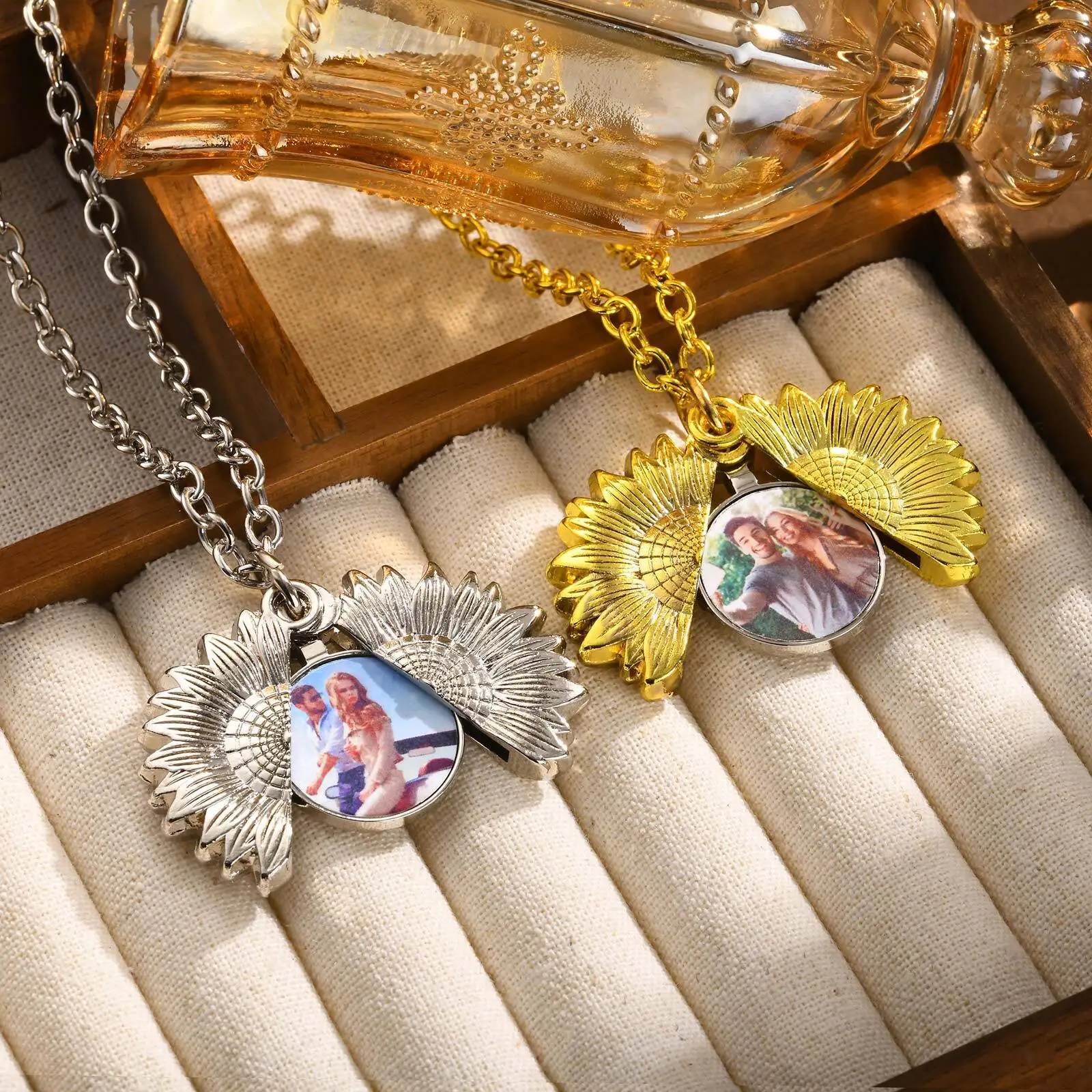 Personalized Locket Necklace With Picture, Customized Gift Inspirational Sunflower Necklace Pendant for Women Girlfriend