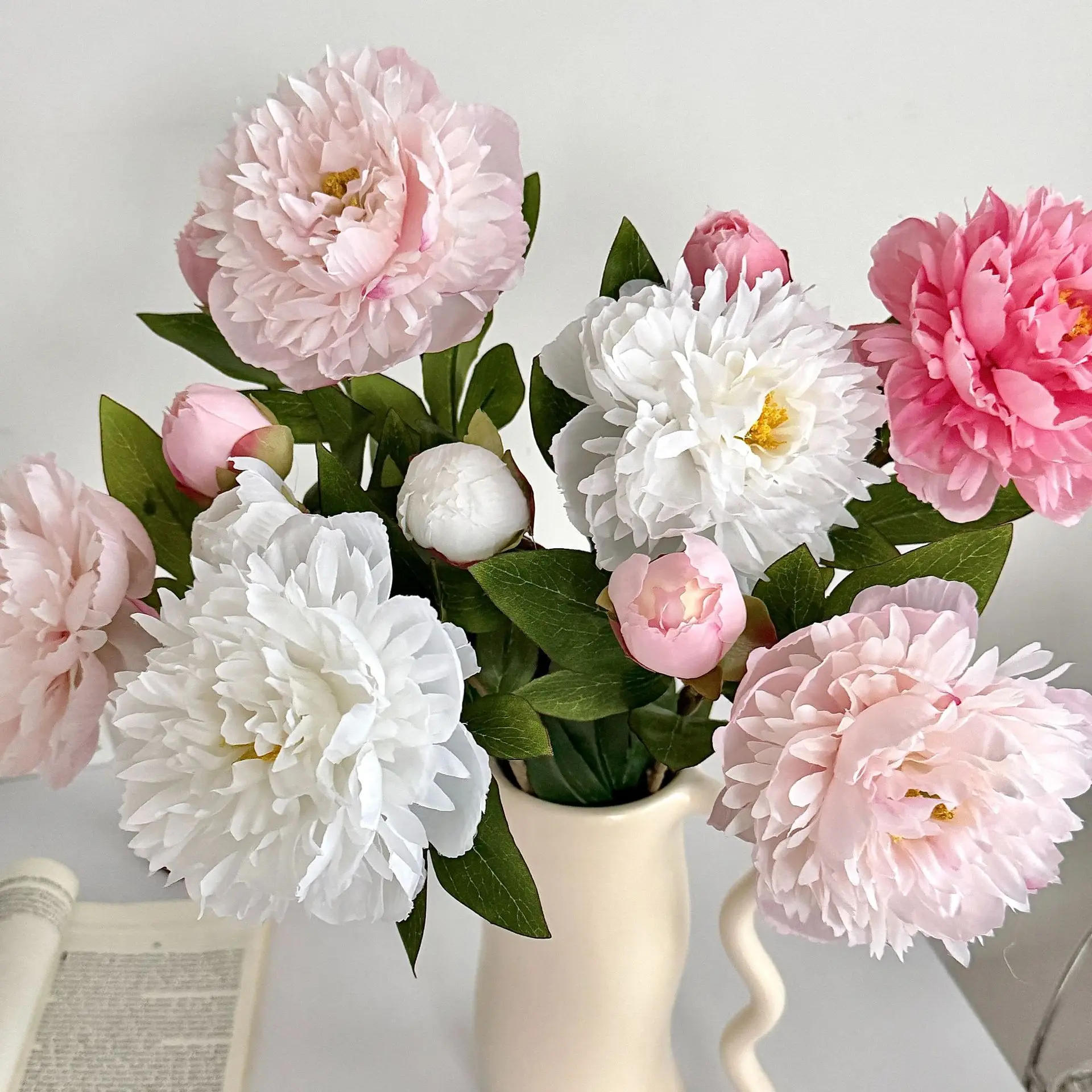 Ramo de flores artificiales de - Photography Hotel reseña y precio
