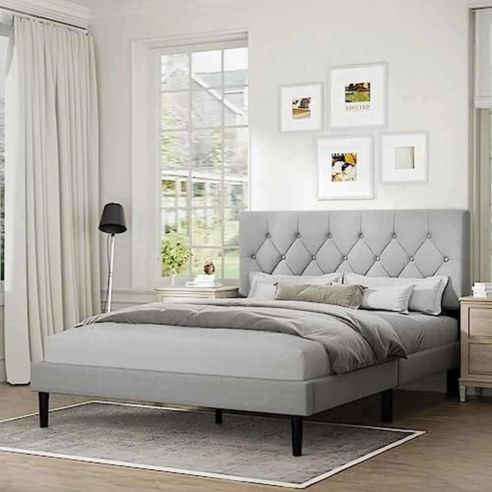 Queen Platform Bed Frame Gestoffeerd Hoofdeinde Knop Getuft Ontwerp Geen Boxspring Nodig Licht Grijs Duurzaam En Stabiel Gemakkelijk