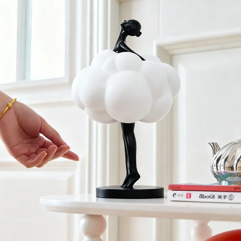 Figure art sculpture ornaments, living room TV cabinets, light luxury, high-end minimalist decorations