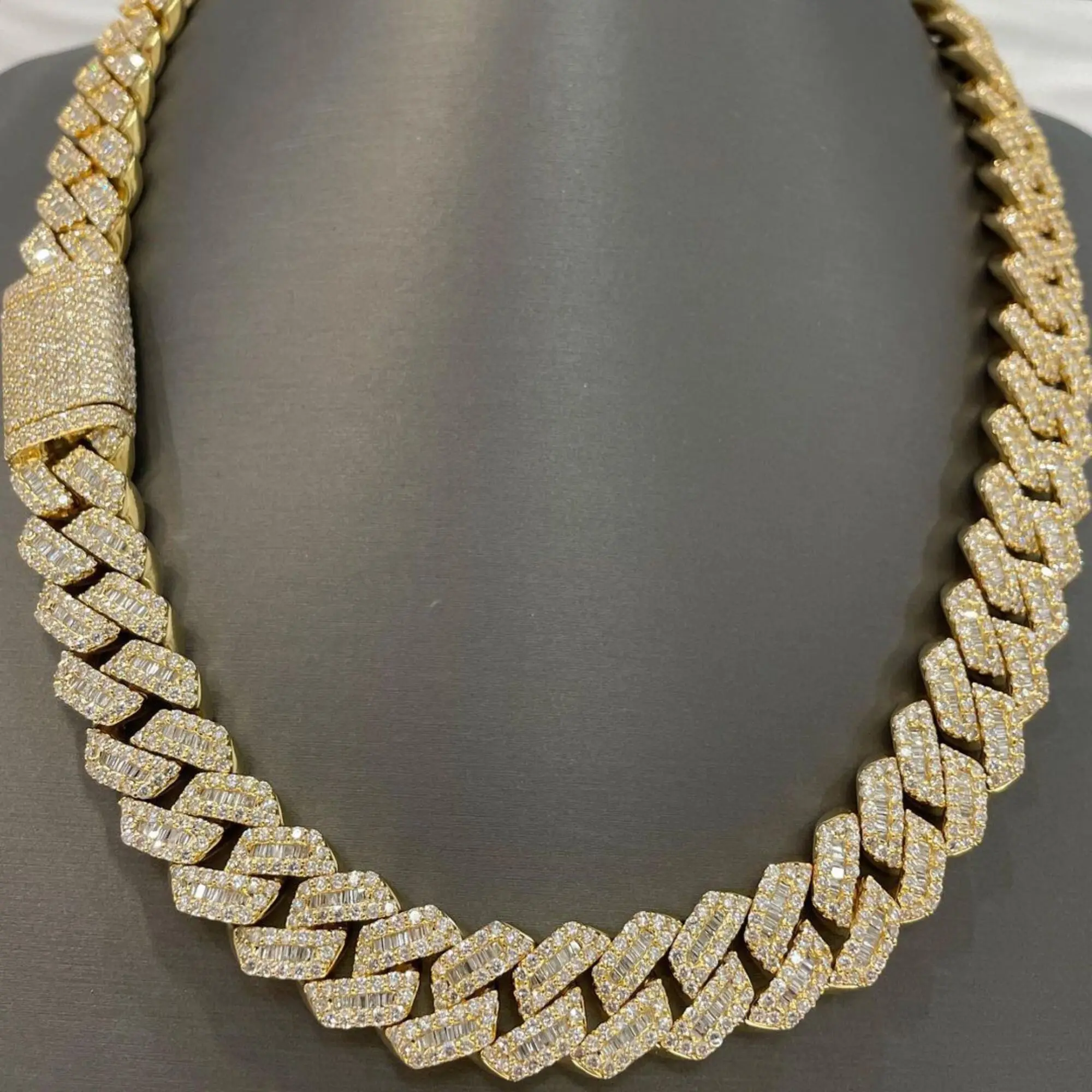 Popular Iced Out Cuban Link Chain 18mm Vvs Moissanite Diamond Cuban Link Chain Hip Hop Miami Cuban Chain