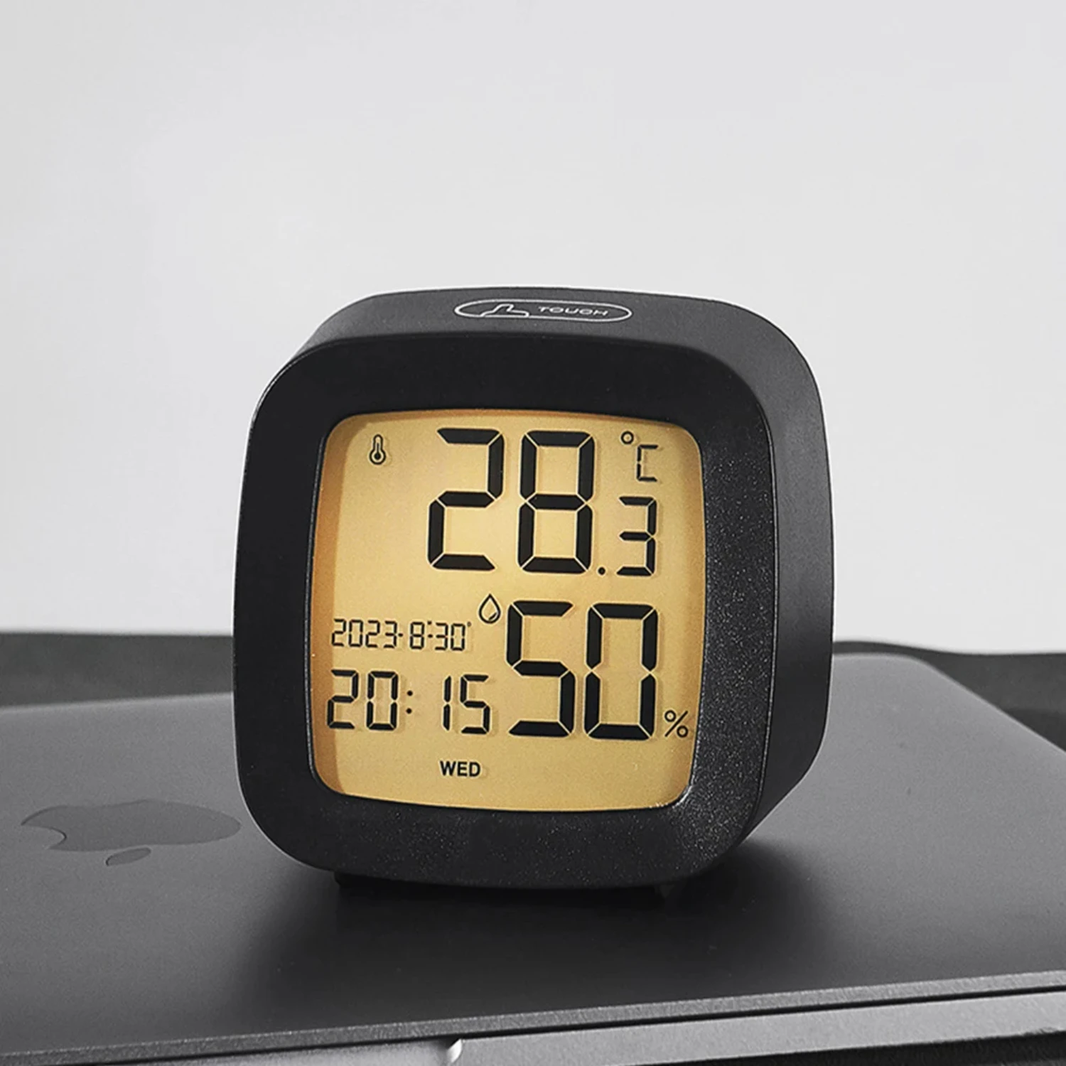 New Portable Digital Alarm Clock for Heavy Sleepers with Indoor Temperature and Humidity Display, Battery Operated Table Clock