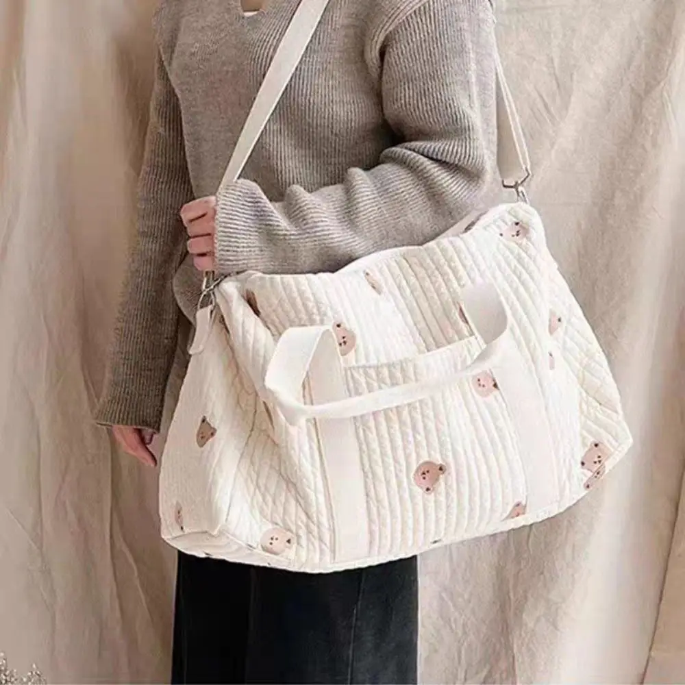 Sac de voyage grande capacité multifonctionnel avec broderie d'ours de dessin animé, sac de voyage à fleurs douces, sac de voyage pliable à main