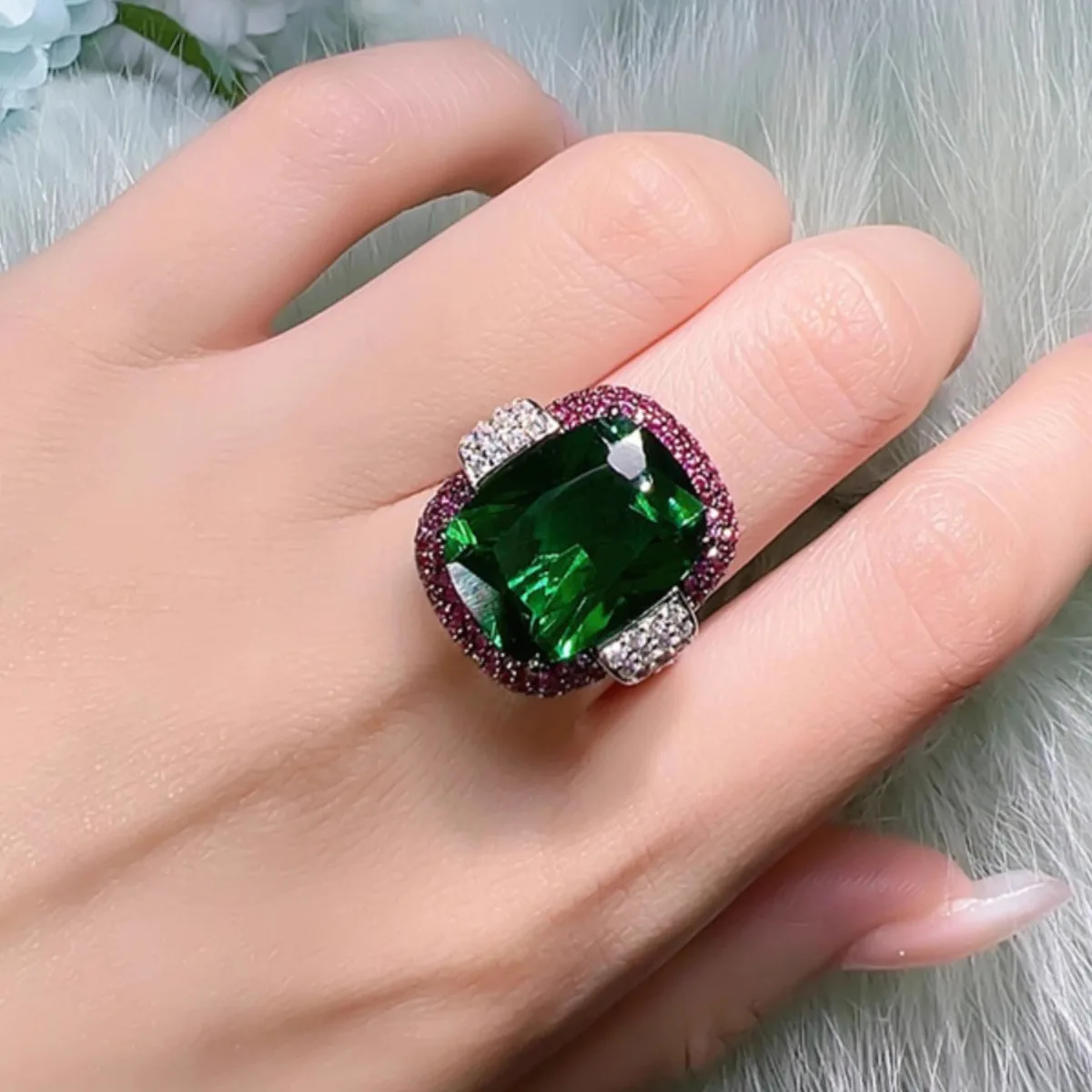 Neuer Trend: Gravierter Hochkarätiger Diamant-Quadrat-Edelsteinring, Damen-Partyschmuck – Detail 8