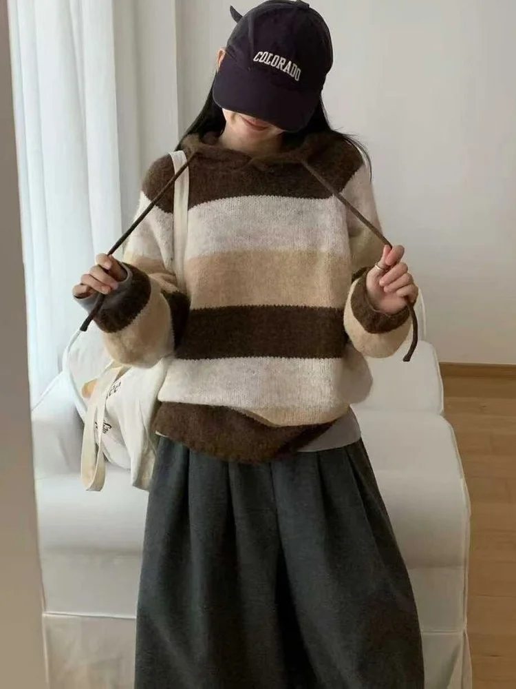 Trendy Striped Hood…