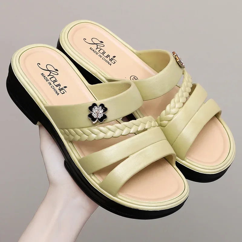 

New Summer Slope Heel Slippers Non slip Comfortable Women's Shoes Fashion Beach Thick Bottom Slippers Outdoor Lightweight Shoes