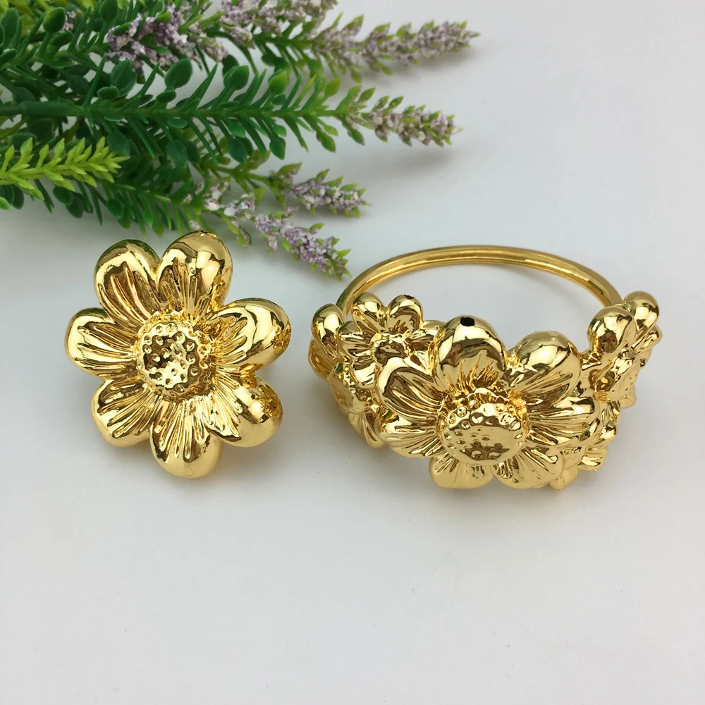 طقم سوار وخاتم نسائي ذهبي اللون ، مجوهرات ذهبية اللون ، سوار زهور كبير ، طراز إيطالي ، دبي