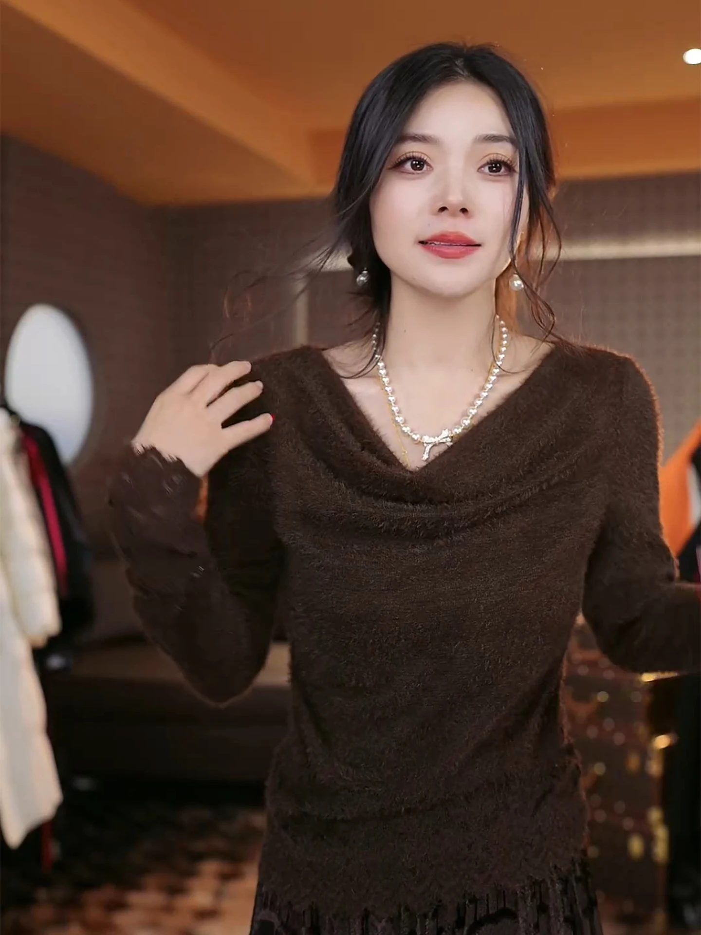 

Новая универсальная блузка Eila 2025 с кружевом и длинными рукавами, с воротником-рюшем, для женщин, из нейлона и спандекса