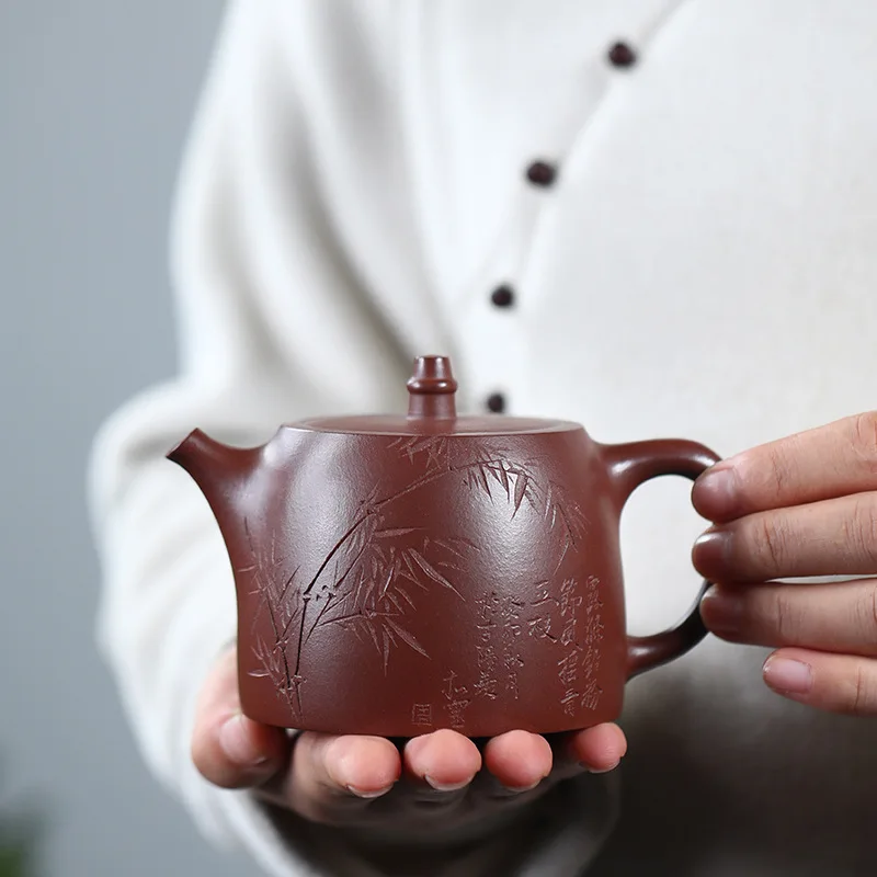 

Yixing Handmade Purple Clay Teapot Beauty Tea Infuser Tea Pot Hand-carved Bamboo Leaf Kettle Chinese Zisha Tea Set Teaware 240ml