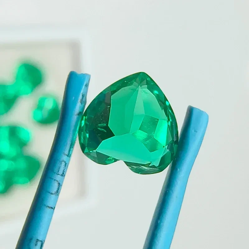 New Lab Grown Colombia Emerald Hand-cut Heart Shapee Hydrothermal Gemstone for Advanced Jewelry Making Selectable Certificat