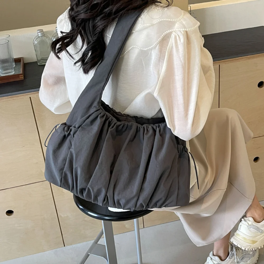 Nylon-Stofftasche für Damen, große Kapazität, Sommer, 2024, neue All-Match-Ins, One-Shoulder-College-Studenten-Klassentasche, Damen-Handtasche