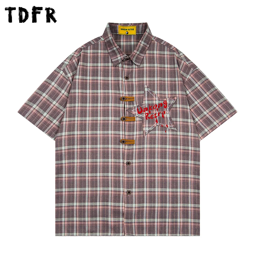 

Мужская рубашка с коротким рукавом в клетку с нашивкой-звездой, летняя, в стиле ретро, свободного кроя, с вышивкой букв, на одной пуговице, с отложным воротником