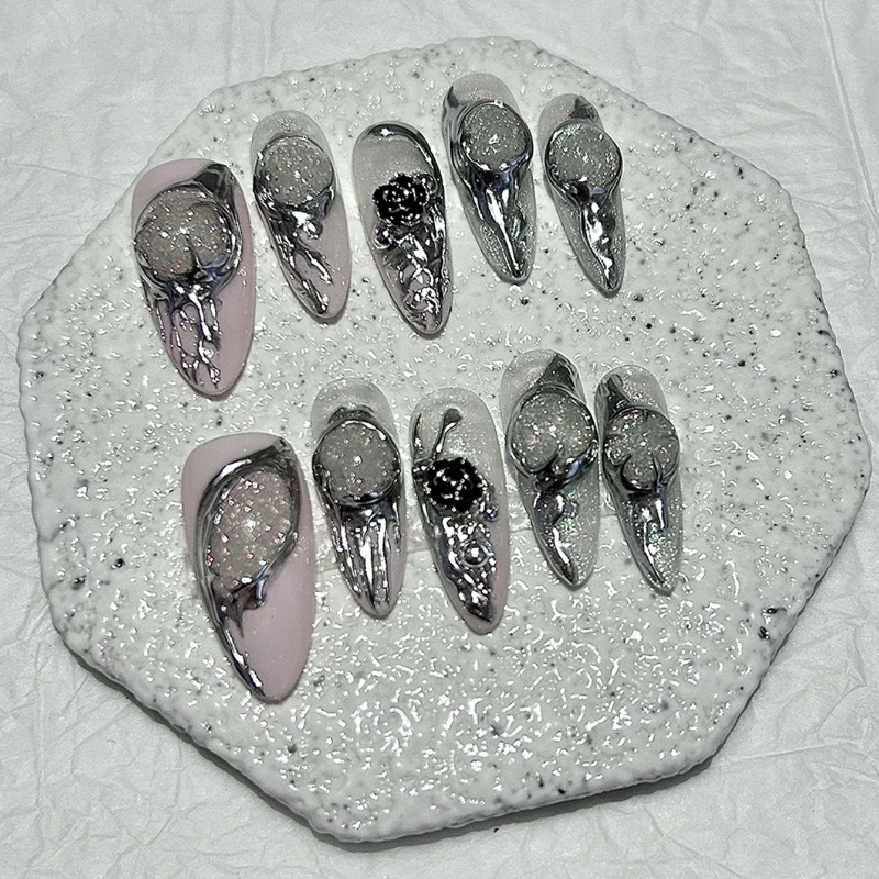 10 ชิ้นโกธิคกุหลาบ Y2K ทำด้วยมือกดบนเล็บแวววาวแวววาวโลหะเครื่องเทศโลหะเล็บปลอมที่ถอดออกได้