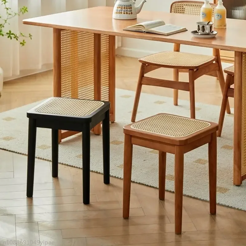 

Скандинавский стул из ротанга из цельного дерева, квадратный современный простой стул для гостиной, сменная обувь, домашний туалетный стул, мебель