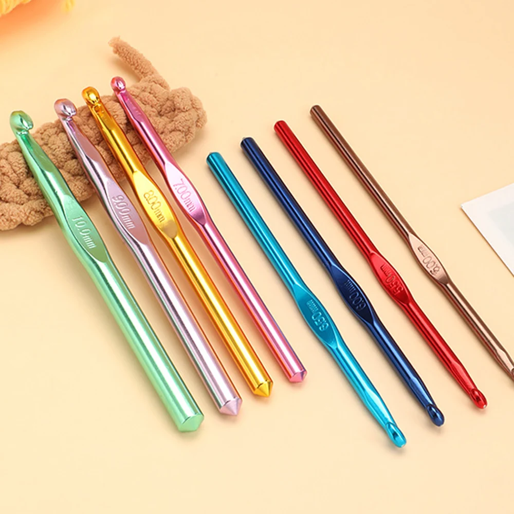 2.0 مللي متر إلى 10 مللي متر الألومنيوم الكروشيه السنانير إبر الحياكة الكروشيه السنانير التهاب المفاصل الأيدي متعدد الألوان الكروشيه الإبر ل الغزل Craf