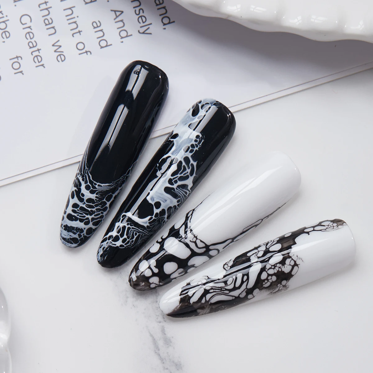 VENDEENI Custom 15ml Żelowy Lakier do Paznokci na Bazie Koronki Czarny/Biały Abstrakcyjny Lakier Żelowy do Paznokci Private Label OEM