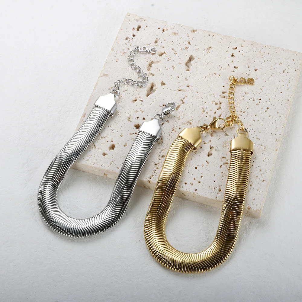 Edelstahl-Halskette, minimalistische metallische Textur, Schlangenkette, 18 Karat vergoldet, flach, dick, Halsketten, Armband für Unisex-Schmuckset – Detail 19