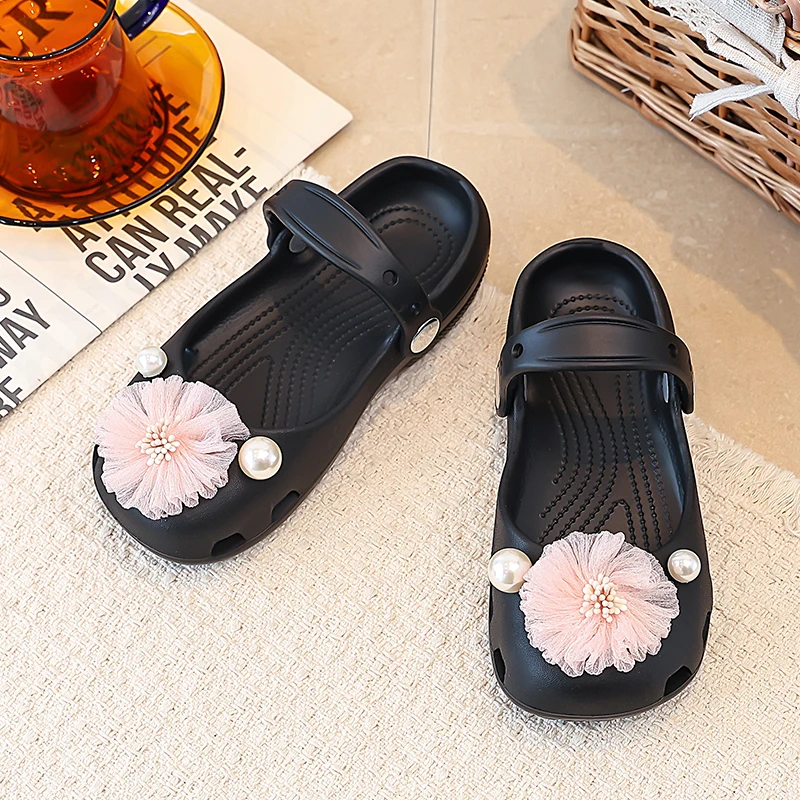 A pair of children's decorative flower pearl EVA clogs, adjustable strap hollow platform slip-on casual sandals KH-k603-1