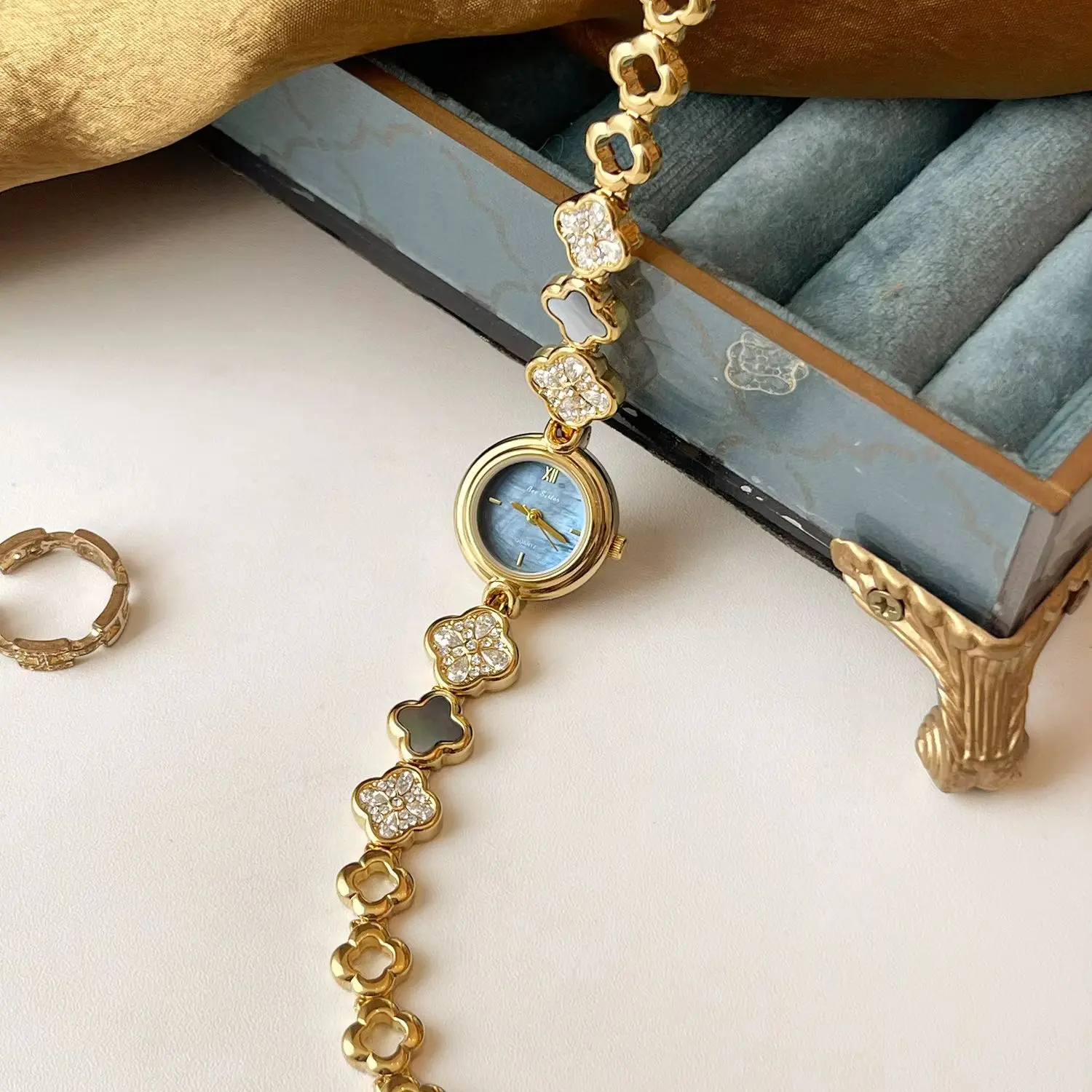 Light Luxury Fashion Bracelet Watch for Women, Elegant Small Dial Flower Shaped Strap Waterproof Quartz Women's Watches Gift