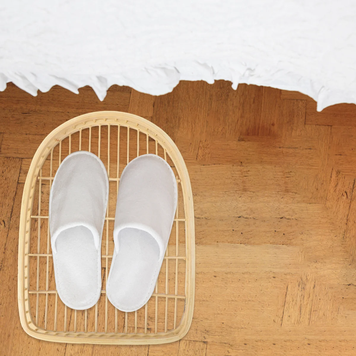 

1Pcs Straw Weaving Storage Basket Portable Shoes Organizer Slippers Holder for Hotel Bedroom Space Saving Rack