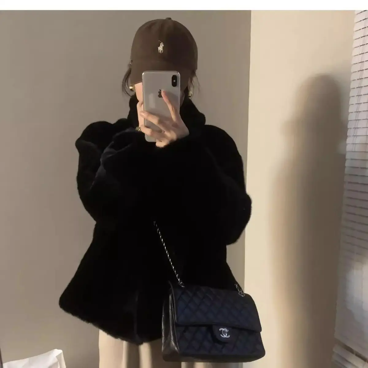 Kunstpelz-Mädchen-Jackenmäntel für Damen, neu, gesteppt, für Arbeit, ältere Menschen, beliebt, Flanell, schick, gemütlich, mit Reißverschluss, gespleißt, modischer Regenbogen-V-Trend