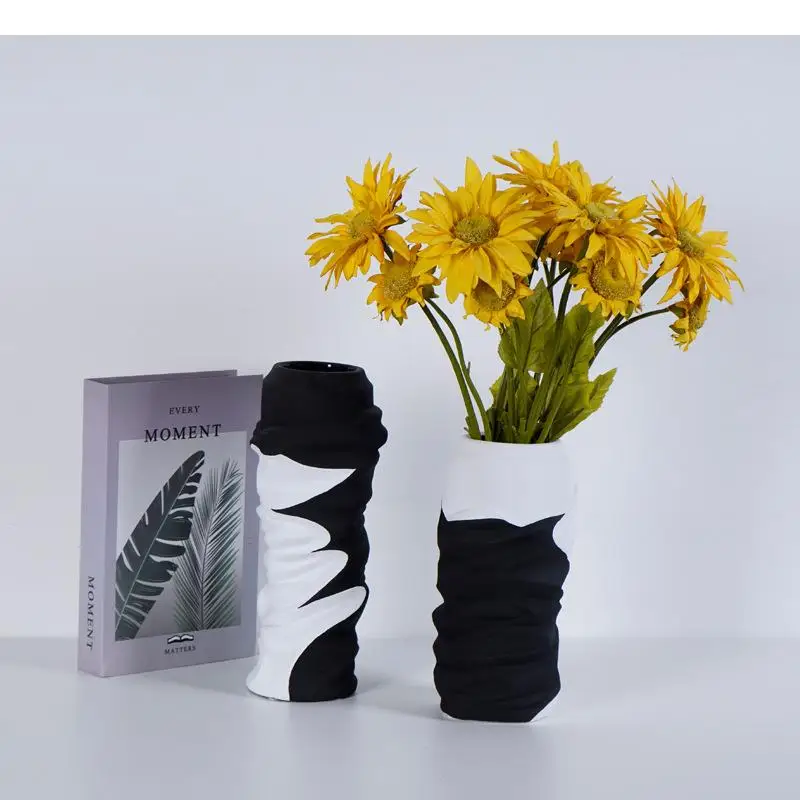 Black White Ceramic Vase Alien Handicraft Ornaments Table Decoration Hydroponic Flower Pot Modern Minimalist Home Decor