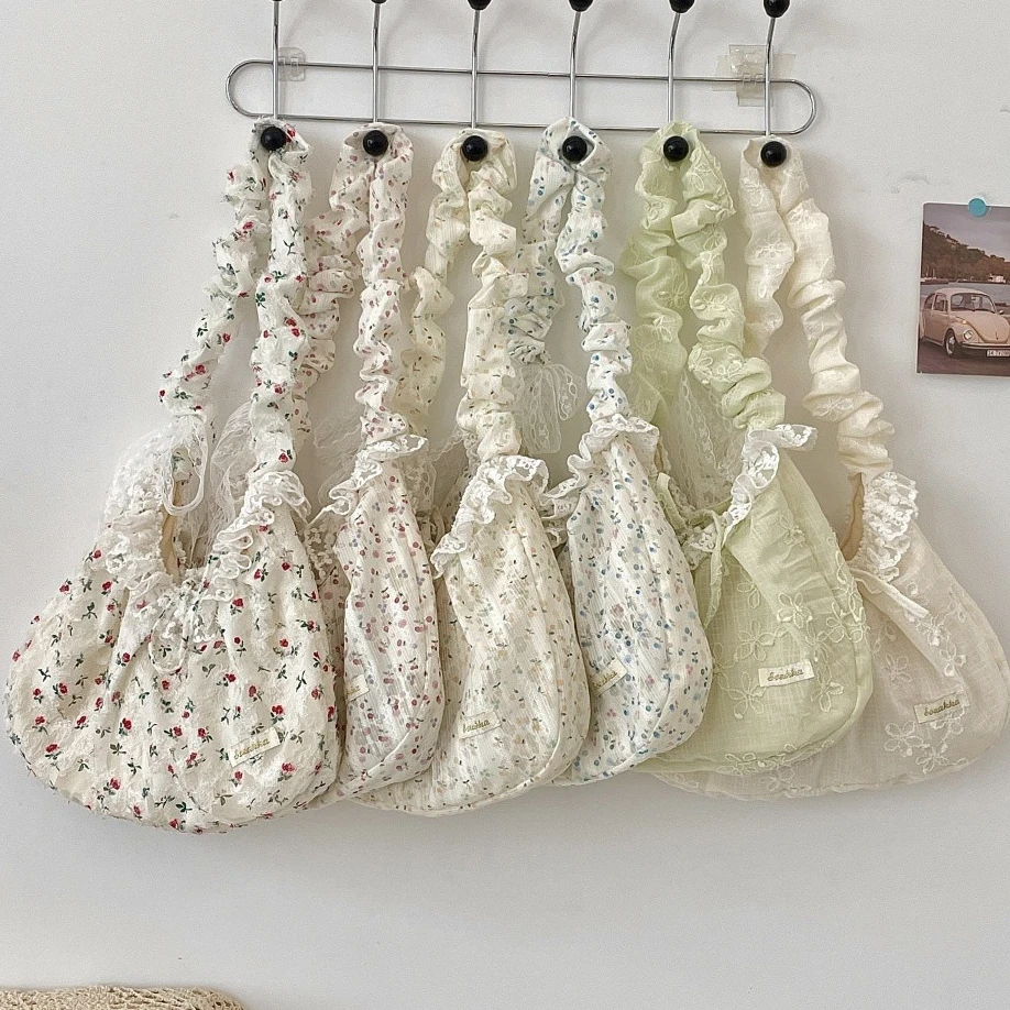 Bolso de hombro con borde de encaje floral, diseño de flores de cerezo, tirante con volantes y lazo, bandolera, bolso tipo hobo, bolso de algodón, en colores beige, verde, rojo, azul, rosa y amarillo.