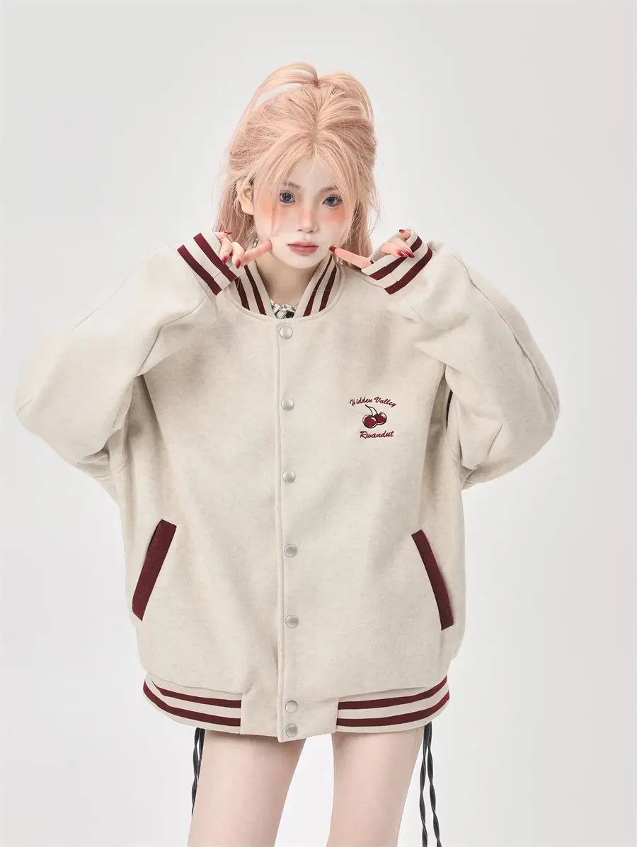 ​ 2025年シックなオーバーサイズグレーベースボールジャケット、レディースレトロパイロットコート、機能的なポケットと芸術的なステッチ付き ​