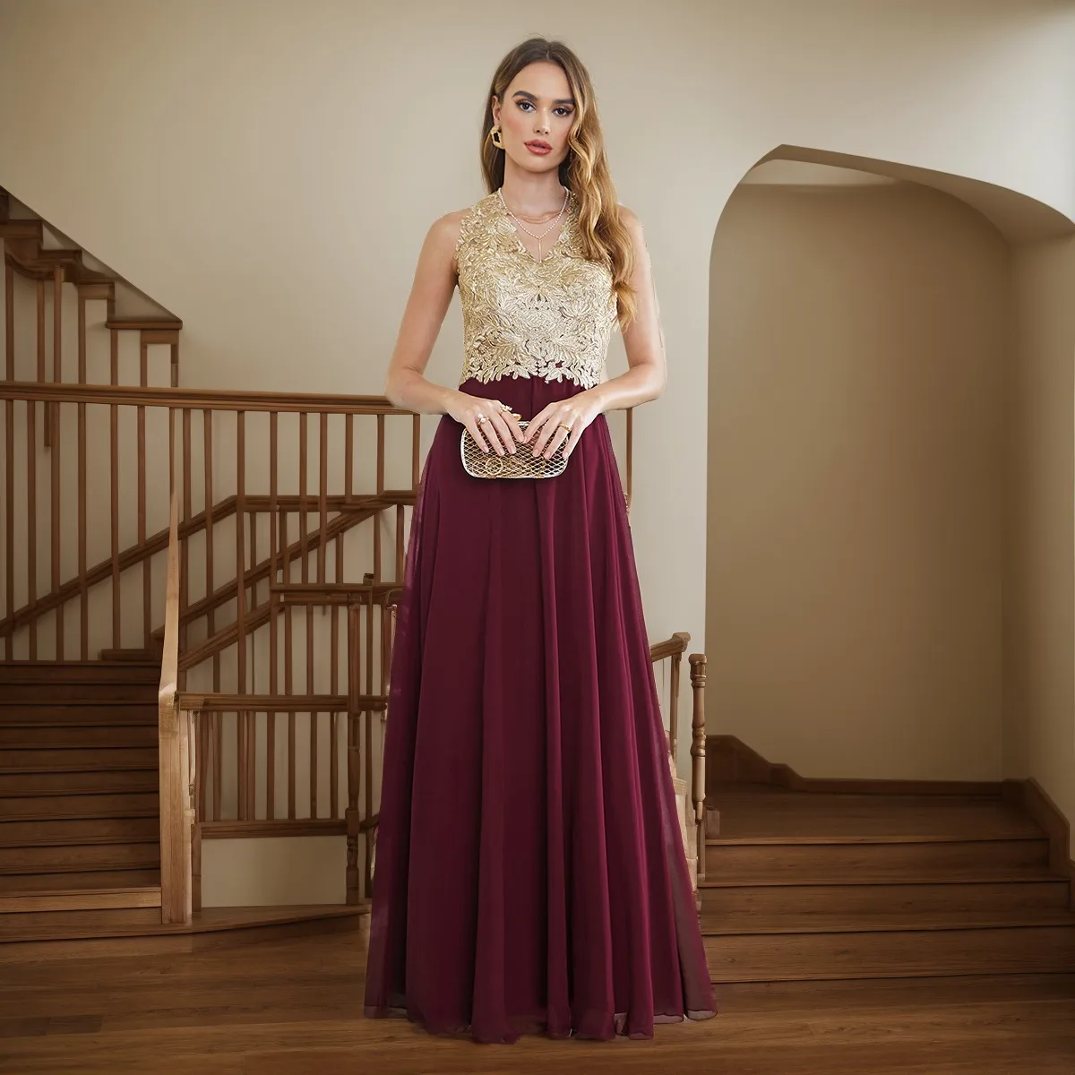 Elegant Long Prom Dresses Patchwork A-Line Evening Dress Chiffon Embroidery Appliques V-Neck Halter Illusion Back Party Gowns