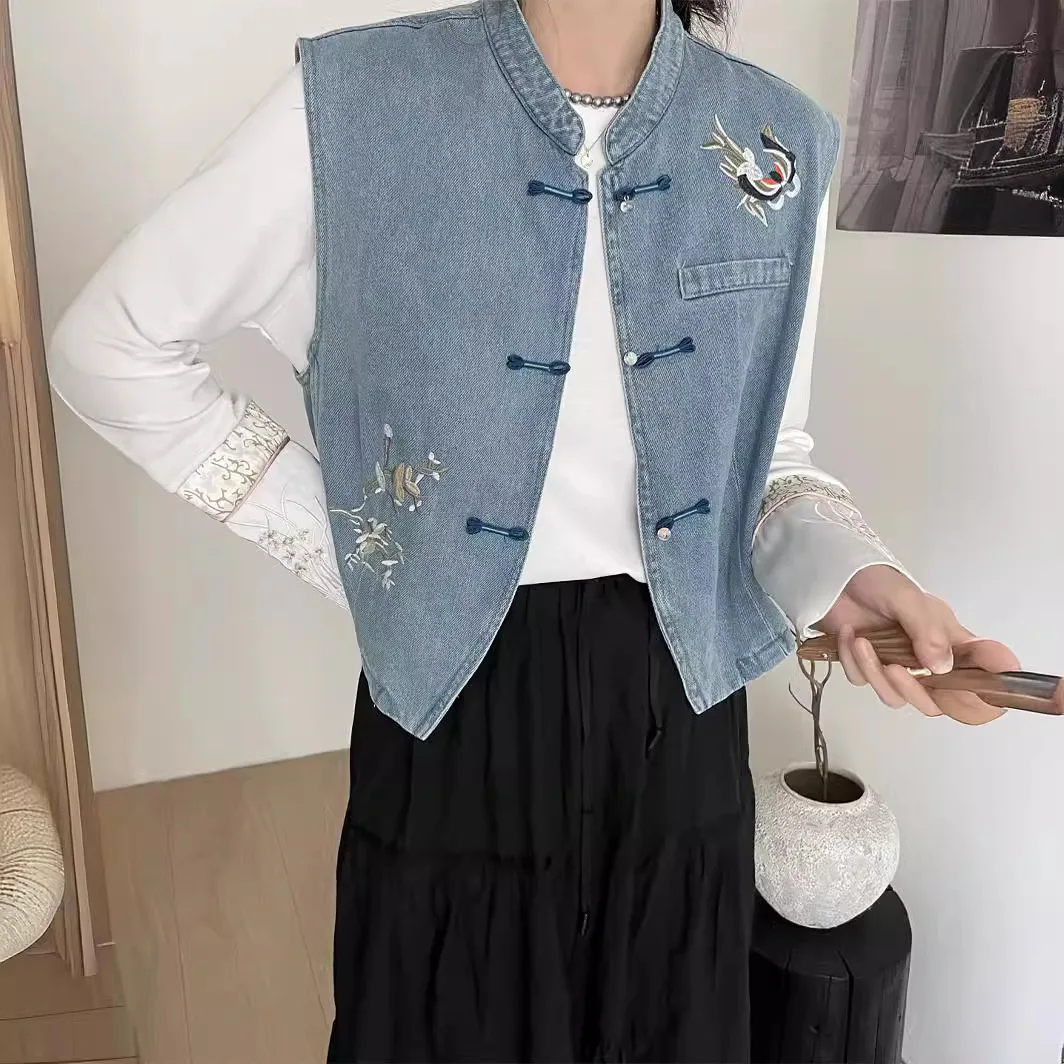 

2024 Women's Spring New Stand Collar Denim Vest Buckle Embroidered Vest