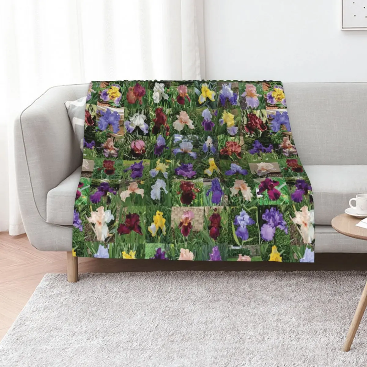 بطانية Aunt Bev's Iris Garden Throw Blanket Furrys الأربعاء، بطانيات الهالوين #1