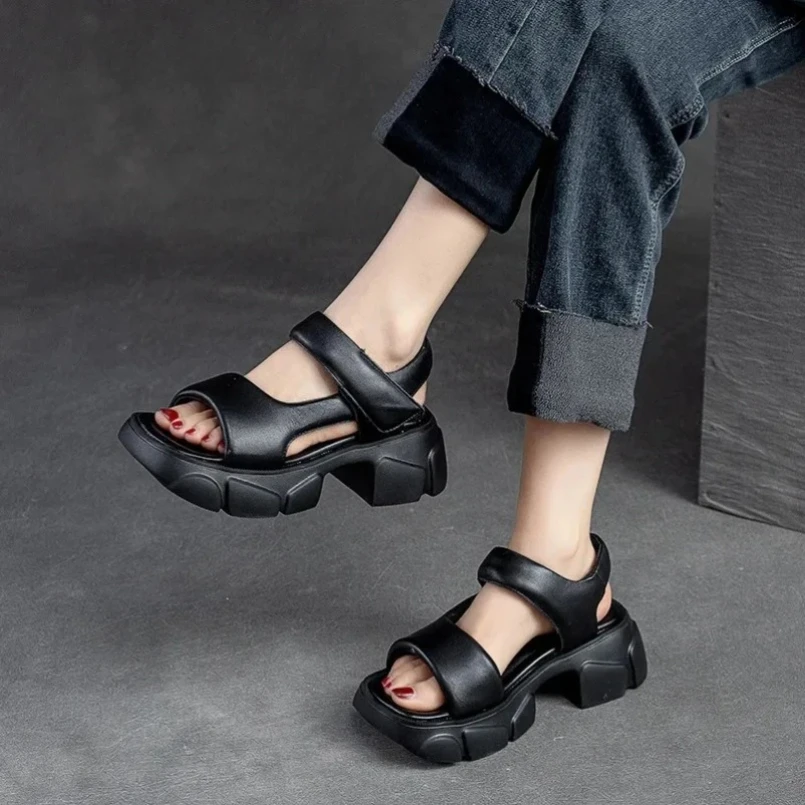 

Новинка 2023 года, босоножки на толстом высоком каблуке, женские повседневные сандалии из натуральной кожи с открытым носком ручной работы в стиле ретро на массивной платформе, летняя обувь