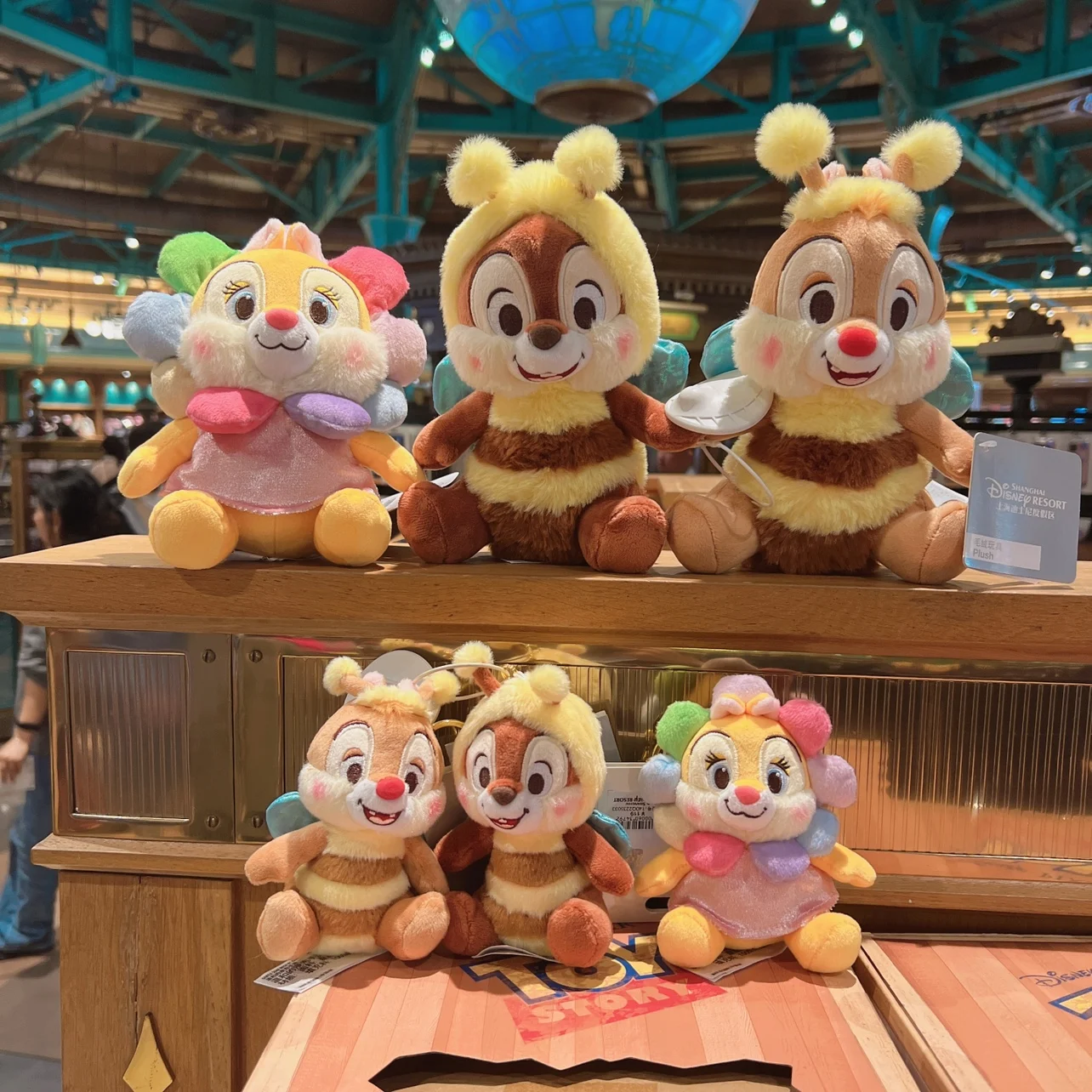 

Original Disney sunflower sweet flowers Chip And Dale bee plush toy pendant children's doll Birthday Present For Child