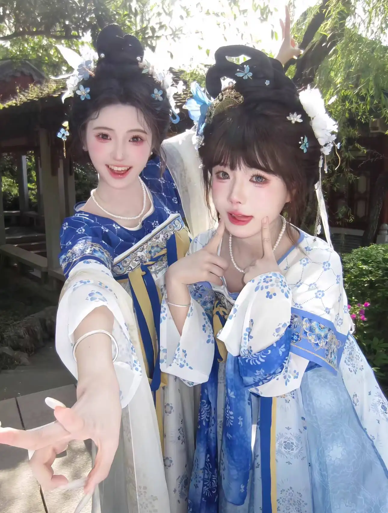 Women in Hanfu Tang Dynasty Embroidered Chest-High Skirt Two-Tone Best Friend Daily Spring Summer Cosplay Costume Halloween