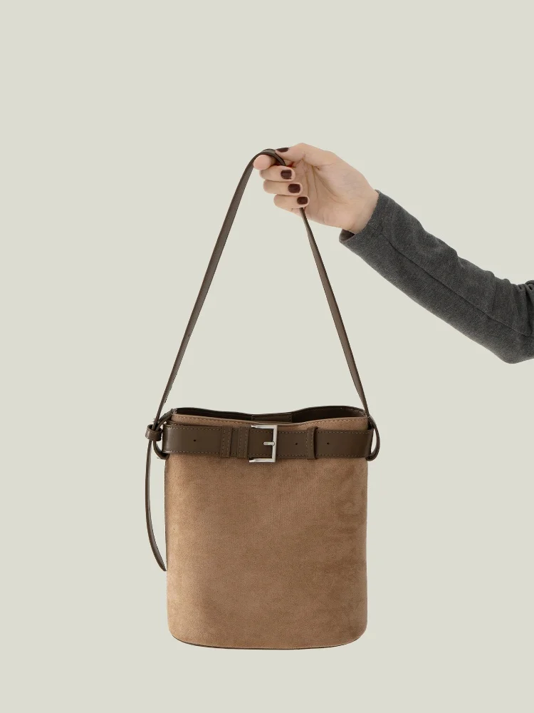 inverno-nova-camurca-emendado-balde-saco-para-mulheres-moda-cinto-deco-axilas-saco-em-forma-de-barril-bolsas-premium-senhora-saco-de-compras