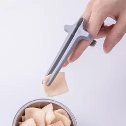 Free-Hands Snack Finger Chopsticks Play Game Lazy Assistant Fashion Clip Snacks Not Dirty Hand Phone Accessory Kitchen Tools