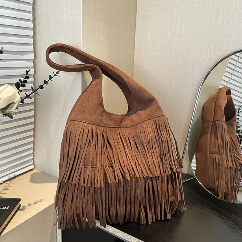 2024 New Shoulder Bag Women's Large Capacity Retro Deerskin Fleece Tassel Fashion Trend Underarm Bag