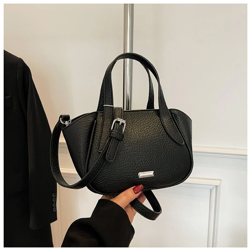 Simple Yet Luxury Leather Crossbody Handbag For Women Designer Large Capacity Elegant Diaper Bag For Commuter Textured Tote