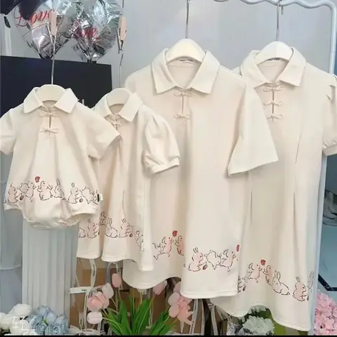 Sommarfamiljkläder 2023 Matchande mamma och baby matchande klänning som mamma som dotter kaninklänningar far och son-skjorta 10 best sales familjeklänning för mor far och son - №8