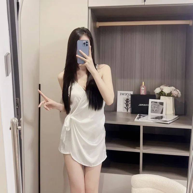 

Новое темпераментное атласное платье на шнуровке с подвесным ремешком, сексуальное облегающее платье с v-образным вырезом и завязками, тонкое однотонное асимметричное модное платье на шнуровке